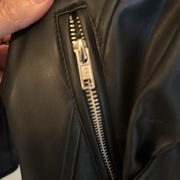 Faux leather motorcycle jacket I no longer wear.inside tag cut off - Picture 3 of 3